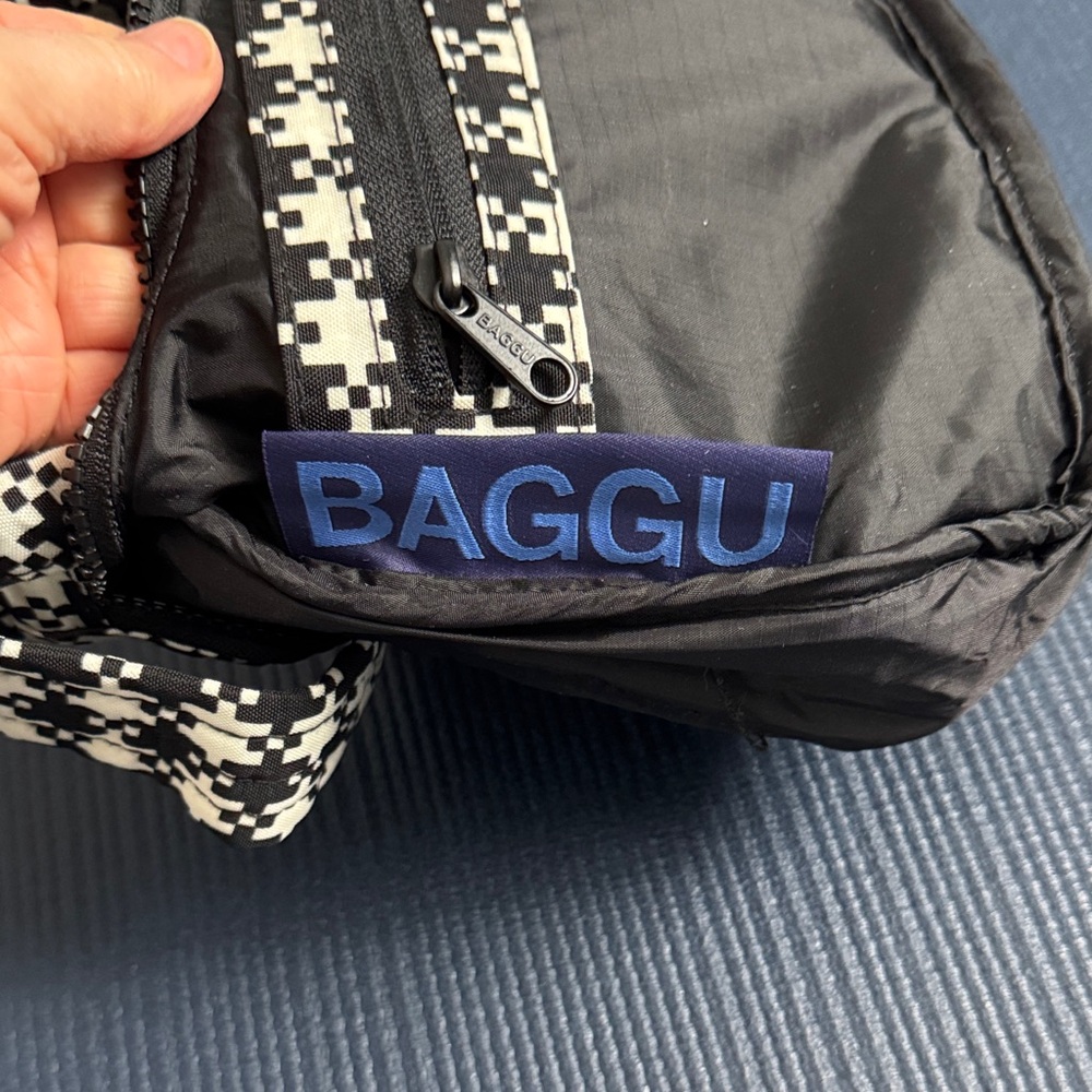 BAGGU Black and Cream Checkered Shoulder Bag - Picture 5 of 6